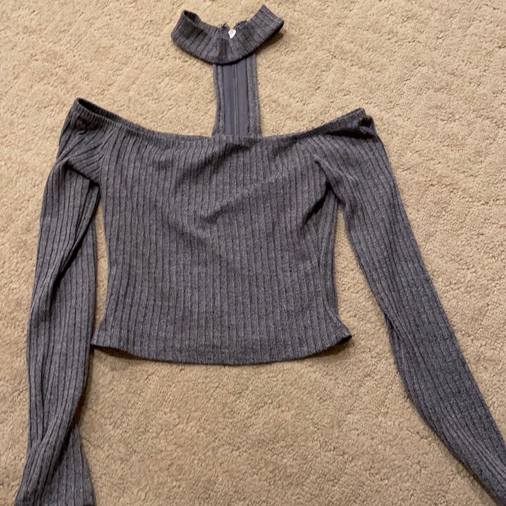 Grey long sleeves cut out top